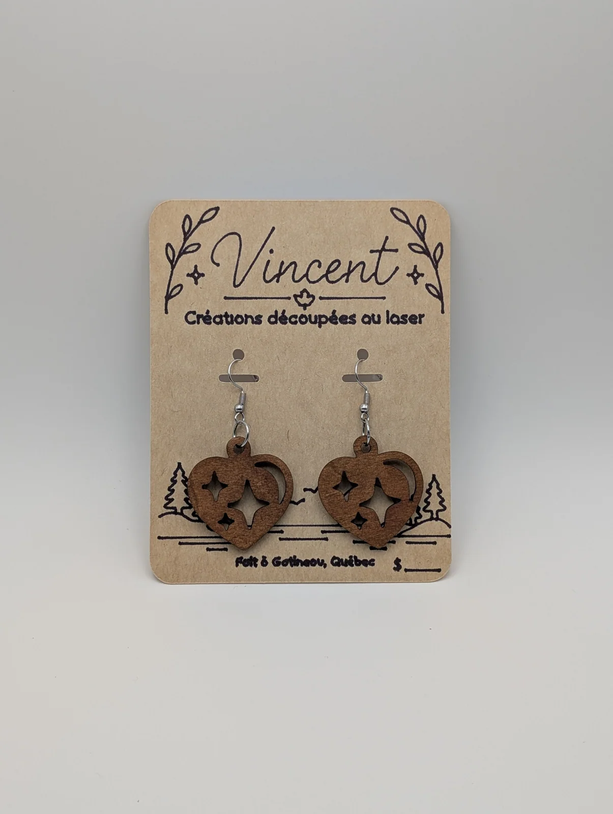 Boucles d’oreilles en bois : coeurs de nuit
