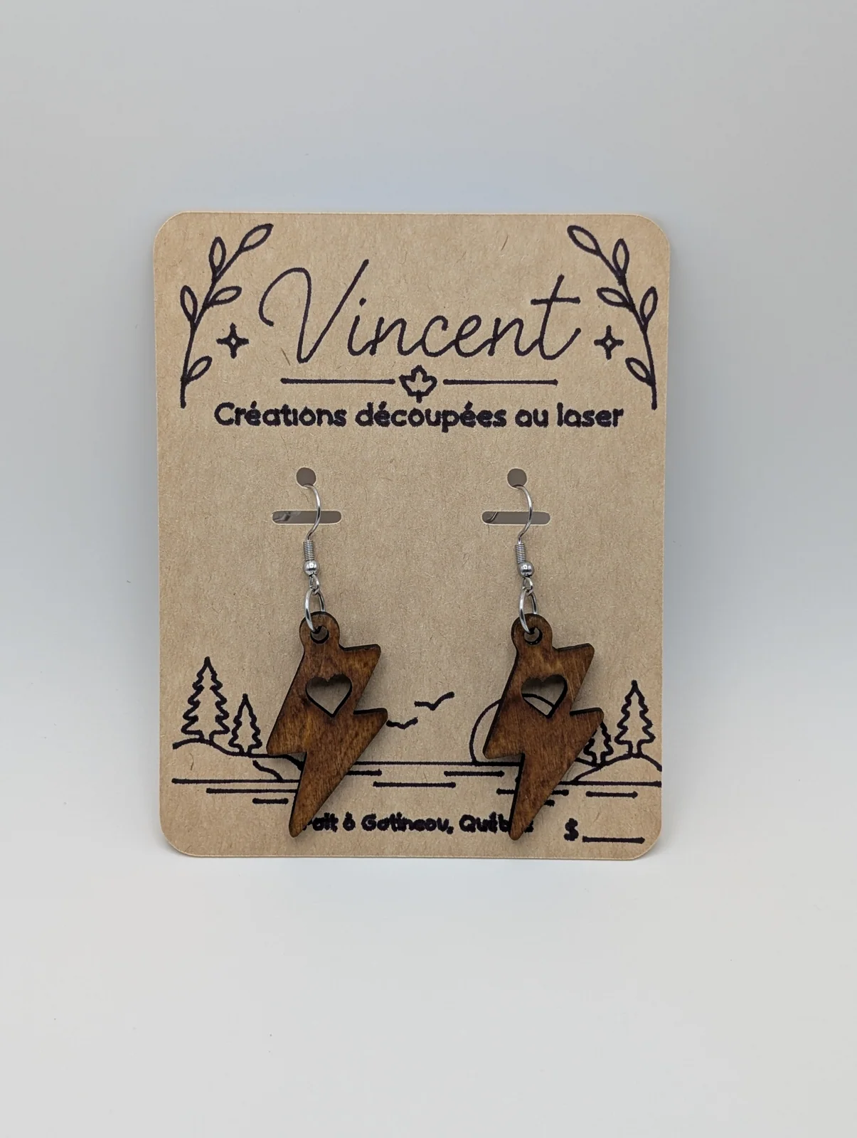 Boucles d’oreilles en bois : coup de foudre