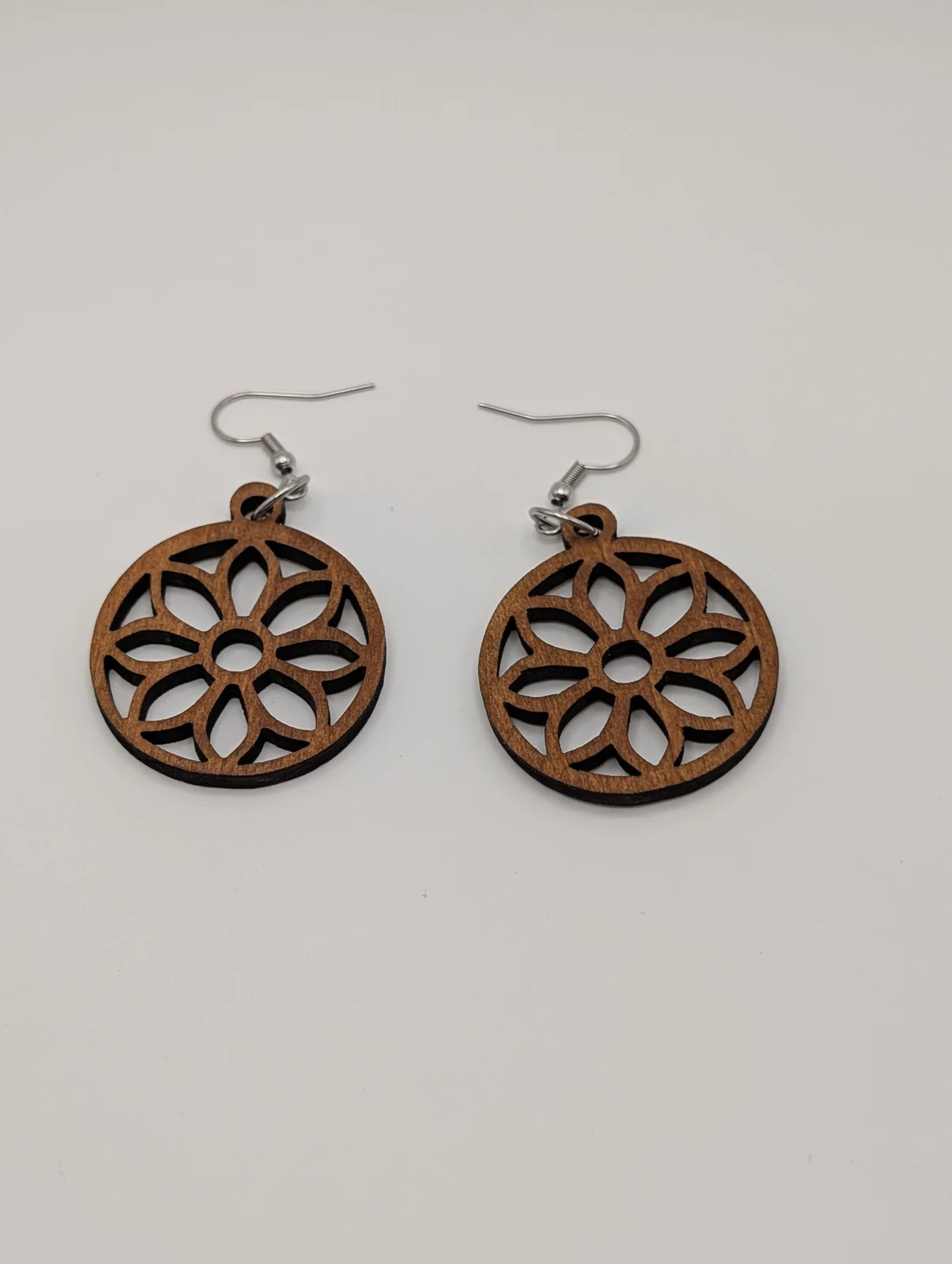 Boucles d’oreilles en bois : fleur ronde
