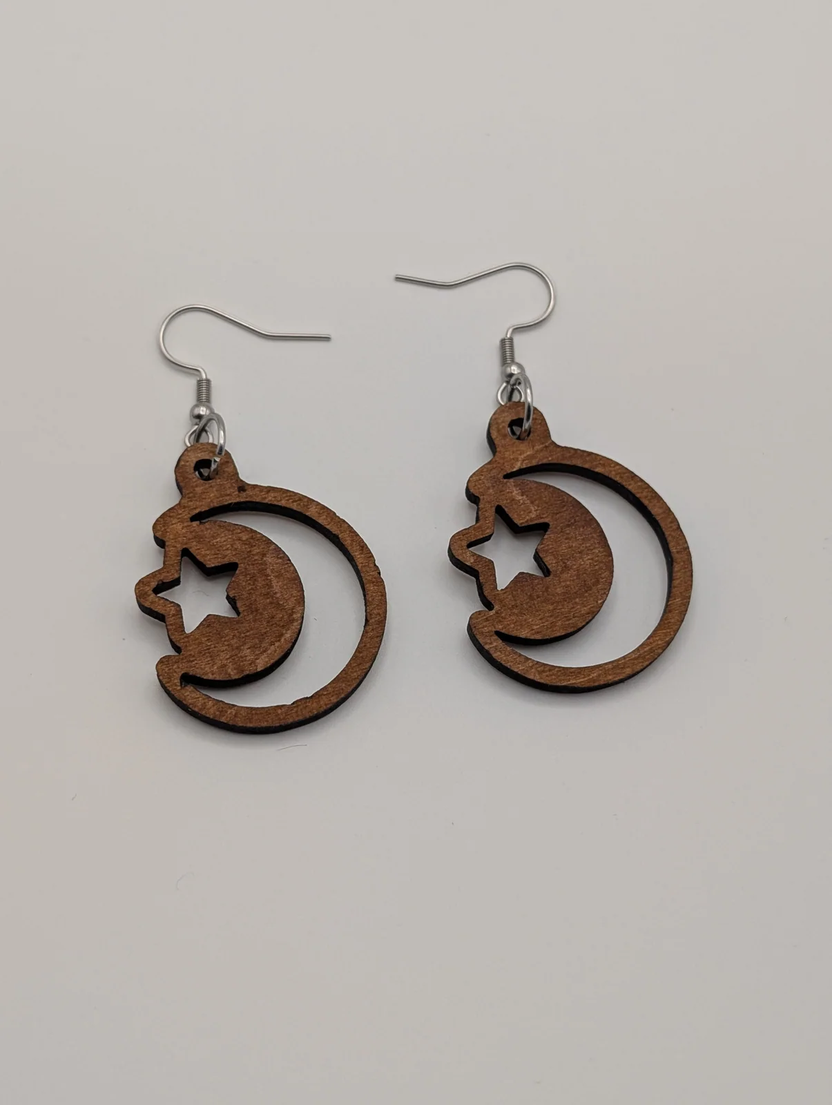 Boucles d’oreilles en bois : lune etoile