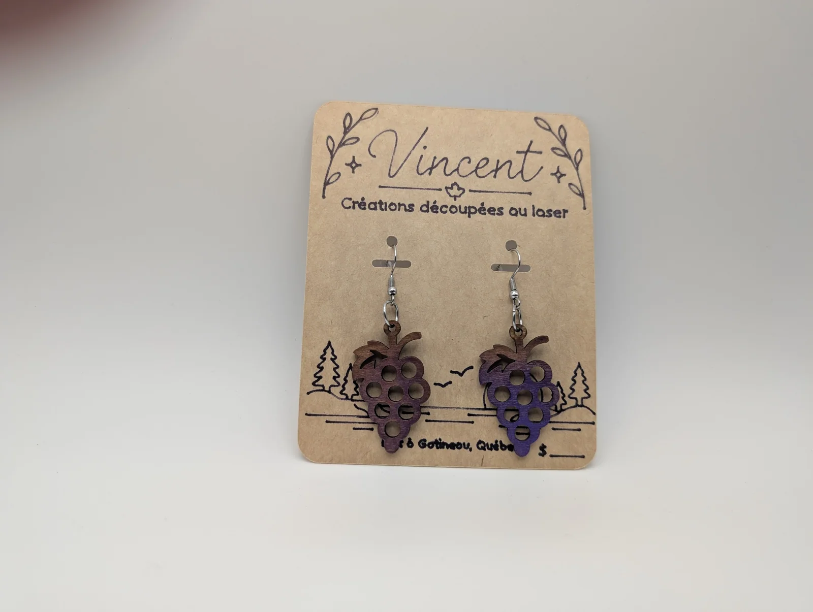 Boucles d’oreilles en bois : raisins brillants